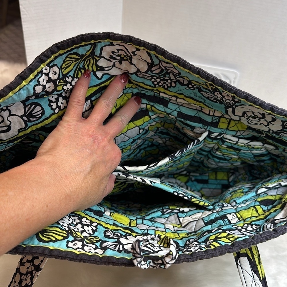 Vera Bradley Island Blooms Iconic Vera Tote and shoulder bag 2 pcs EUC - Picture 9 of 15